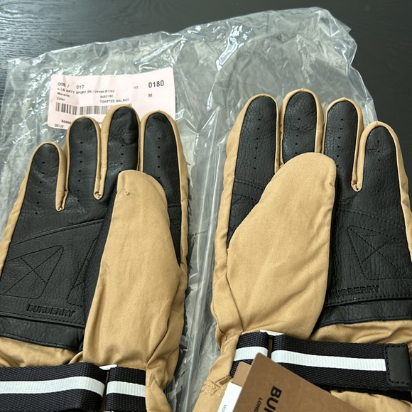 New authentic Burberry gloves - Picture 2 of 9
